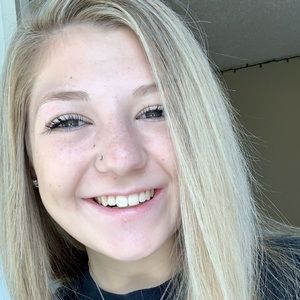 Meet your Posher, Mikayla
